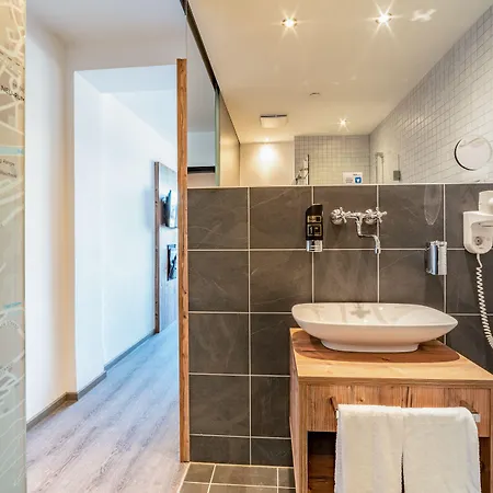 Binders Budget City-mountain Otel 4*